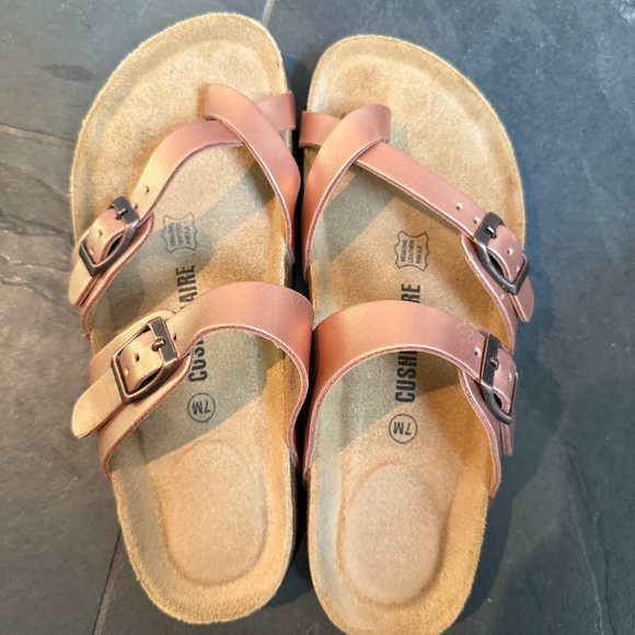 Sandals - Picture 1 of 3
